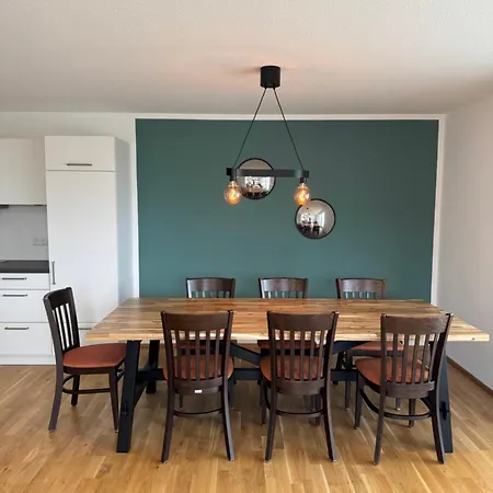 Daire Lakeview